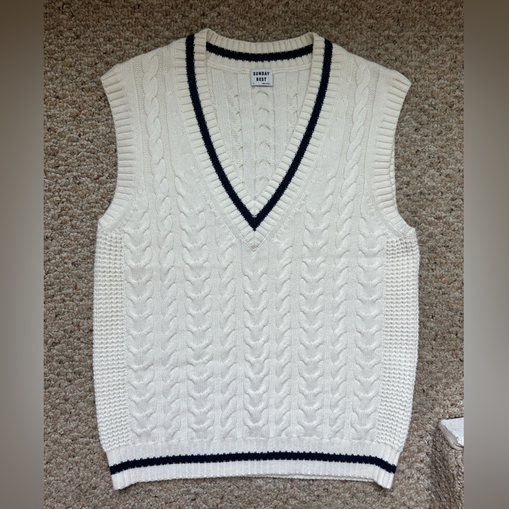 Aritzia - Sunday Best - White / Cream V-Neck Cable Knit Sweater